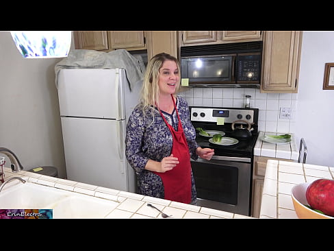 ❤️ Stepmom mulgere eum in culina ante diem suum Porn video at porn la.bassaniluigi.ru