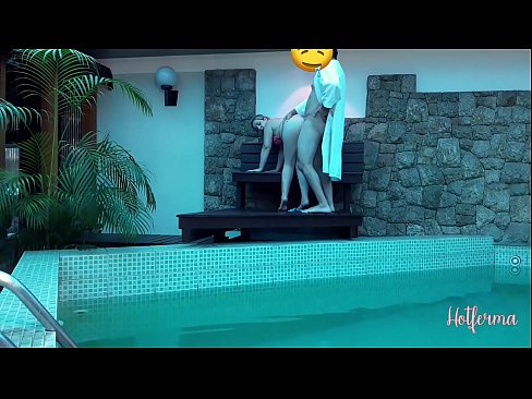 ❤️ Bulla ancillam ad piscinam invitat, sed fervido resistere non potuit Porn video at porn la.bassaniluigi.ru